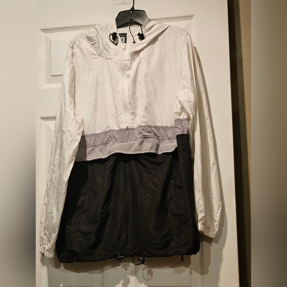 BEAUTIFUL GIANT WINDBREAKER